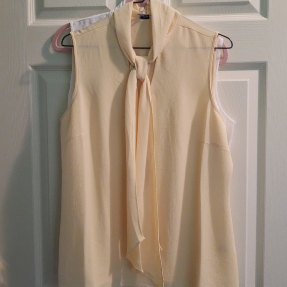 Clothes - Picture 3 of 3